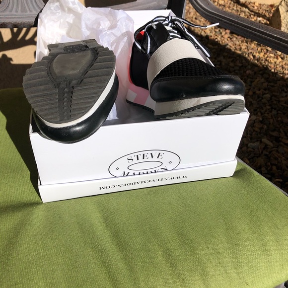 Steve Madden activewear shoes. Size 9. Worn once with original box. - Picture 4 of 4